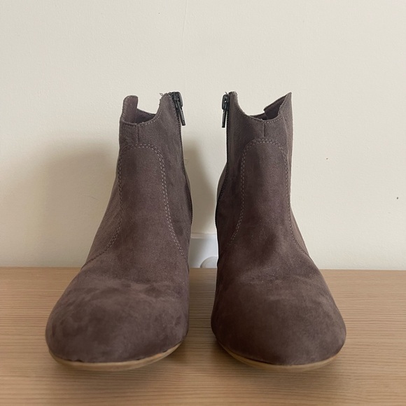 Report | Stacked Heel Ankle Booties - Size 9 - Picture 3 of 11